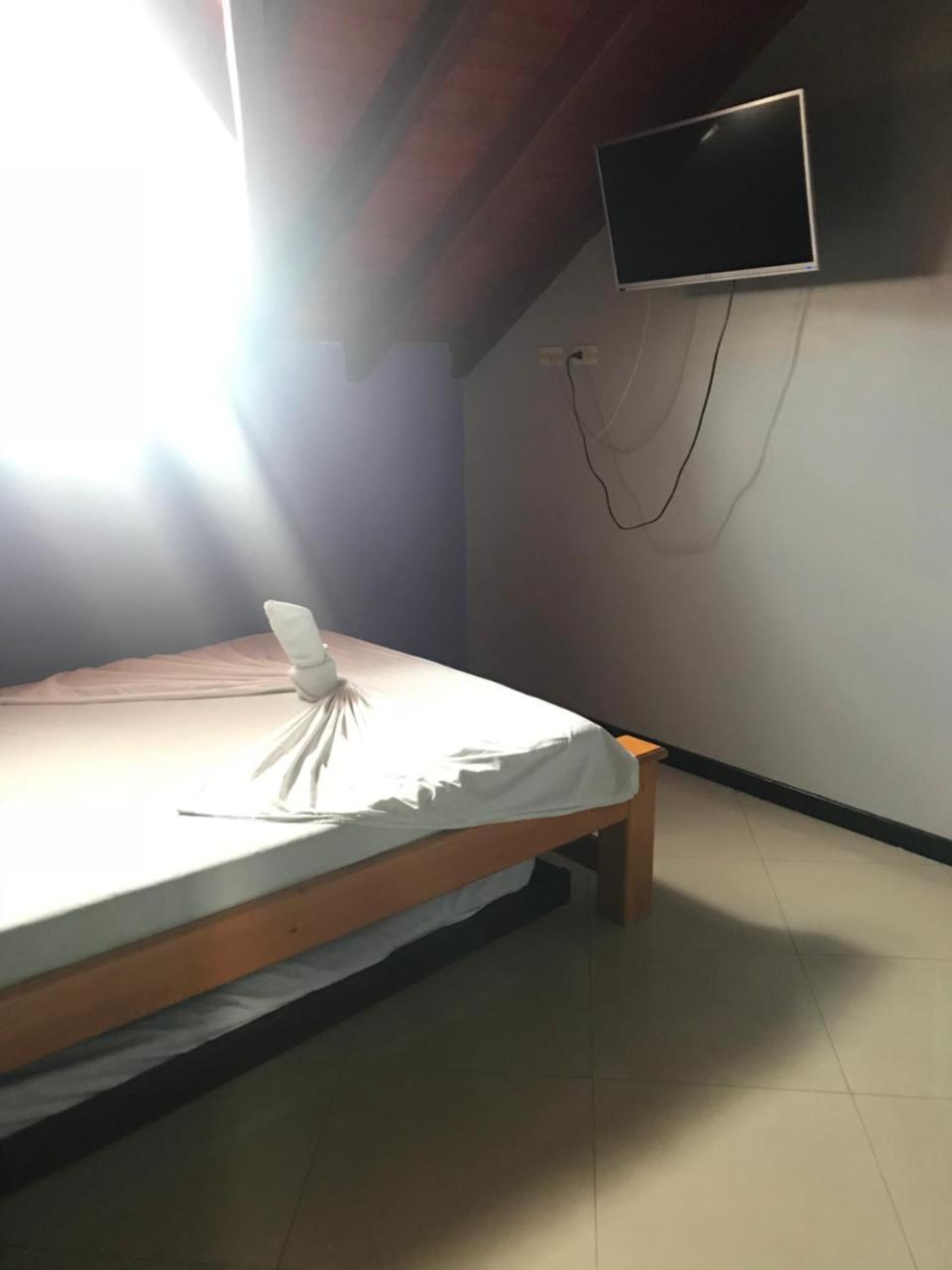 Hotel Calipso Marinilla Εξωτερικό φωτογραφία