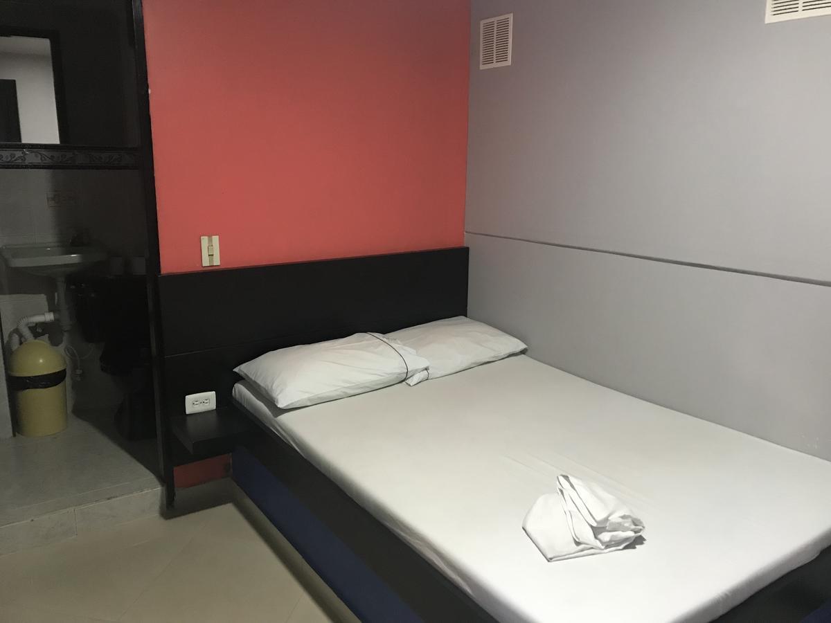 Hotel Calipso Marinilla Εξωτερικό φωτογραφία